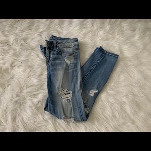 American Eagle ripped capris